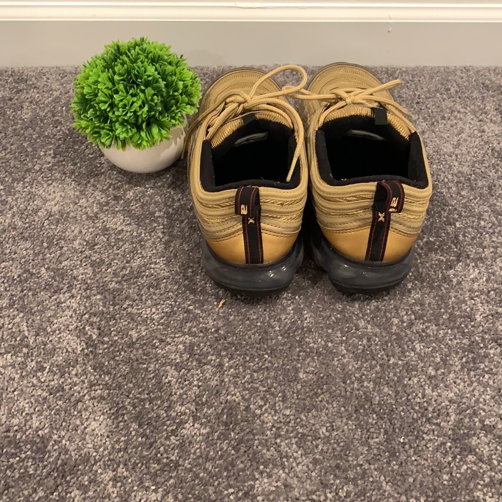 Nike Air VaporMax 97 Metallic Gold - Picture 5 of 12